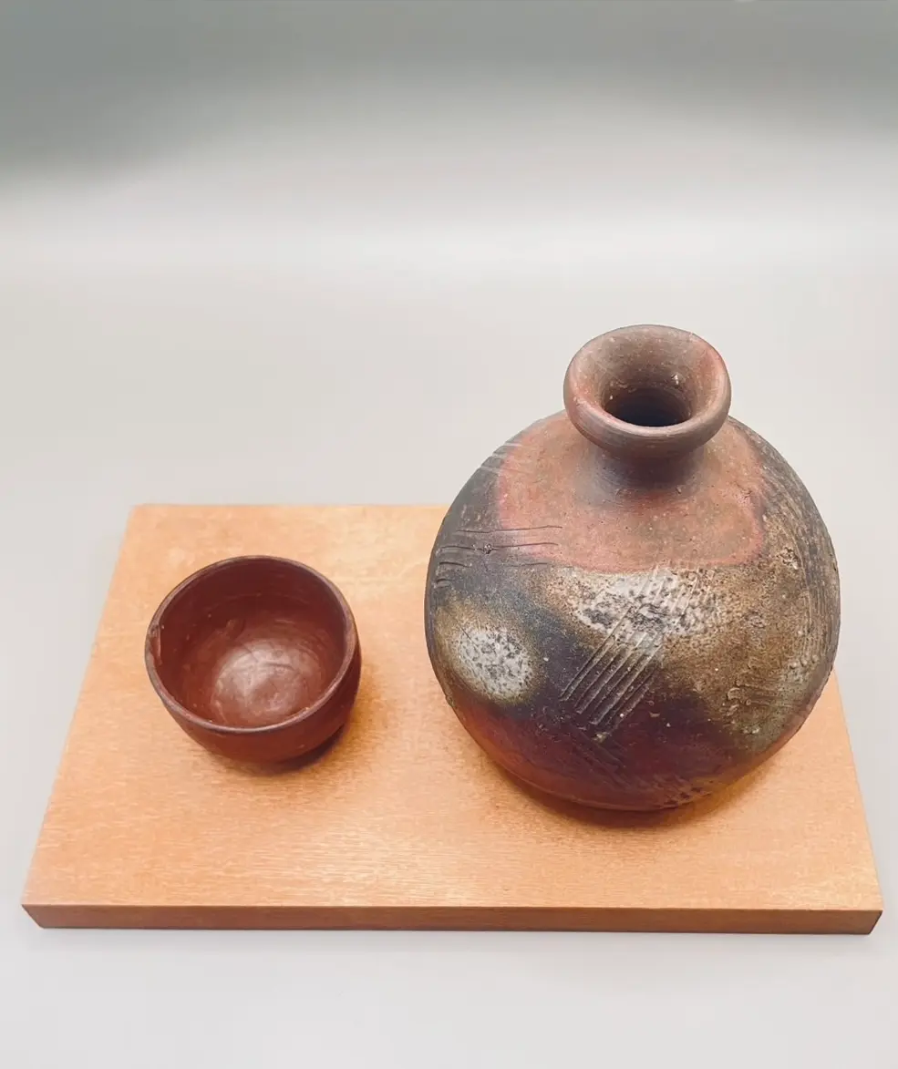 Bizen-yaki Sake Set: The Essence of Earth and Fire - view 2